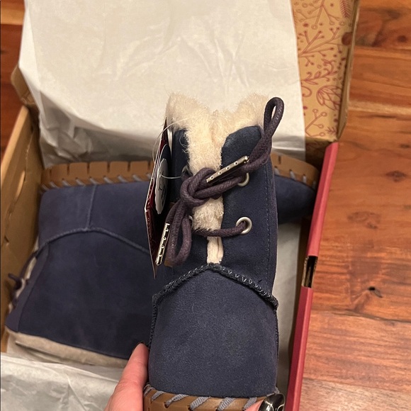 Muk Luks Navy Boots with Cream Trim - Picture 2 of 3